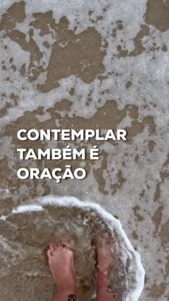 Contemplar é orar. Aquele momento em que você para pra olhar o céu, o pôr do sol, uma árvore balançando no vento, isso é oração pura. Davi já sabia disso há milênios (só lê os Salmos e repara como ele fica extasiado olhando pra criação, e nesse olhar ele enxerga Deus).
E Paulo confirma isso em Romanos 1:20, dizendo que os atributos invisíveis de Deus, o poder Dele, a natureza divina Dele, tudo isso fica visível quando a gente olha pra criação.
Agora presta atenção nisso, porque é aqui que fica ainda mais interessante: enquanto você contempla e ora, seu corpo literalmente está se regulando. E isso é fisiologia de verdade!
O simples ato de pisar descalço na terra e ouvir o som da natureza equilibra seus níveis de cortisol, tem ação antioxidante, ação anti-inflamatória, modula o sistema nervoso autônomo e reduz o risco de ansiedade e depressão.
Deus criou um remédio gratuito, disponível o tempo todo, e chamou isso de contemplação.
Se a gente entendesse de verdade o tamanho disso pra nossa saúde física e mental, não abriria mão desse momento por nada nesse mundo. E aposto que trocaria boa parte dos remédios artificiais que consumimos sem pensar por esse tempo simples de estar presente diante da criação.
Deus pensou em tudo. Ele fez cada detalhe pensando na nossa vida plena, e colocou os recursos pra isso ao alcance da nossa mão, muitas vezes debaixo do nosso próprio pé.
Hoje é um bom dia pra parar, respirar e contemplar.
Se você quer romper ciclos emocionais e renovar sua mente à luz da psicanálise, neurociência e do evangelho, clique no link da bio.