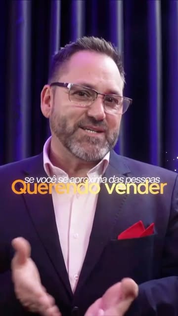 Networking não começa no pedido. Começa no valor que você consegue gerar antes de precisar de alguma coisa.
Relações construídas apenas por interesse são percebidas rápido.
Quem aprende a servir constrói confiança, lembrança e oportunidade. Antes de perguntar o que alguém pode fazer por você, experimente perguntar: como eu posso contribuir?
Salve esse video antes do seu próximo evento ou encontro de negócios.